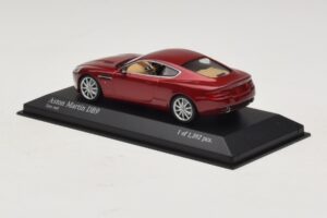 Aston Martin DB9 Červený Metalický Minichamps 1:43 400137340 Kov – obrázek 3 z 4