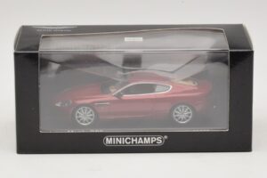Aston Martin DB9 Červený Metalický Minichamps 1:43 400137340 Kov – obrázek 4 z 4