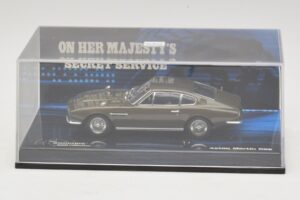 Aston Martin DBS On Her Majesty's Secret Service Minichamps 1:43 436137600 Kov – obrázek 4 z 5
