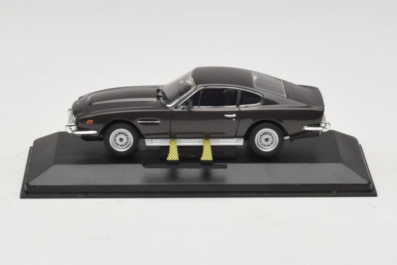 Aston Martin DBS On Her Majesty's Secret Service S Lyžemi Minichamps 1:43 436137600-P1 Kov