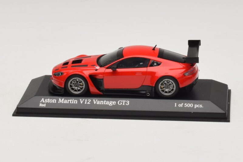 Aston Martin V12 Vantage GT3 Červený Minichamps 1:43 4371121392 Kov