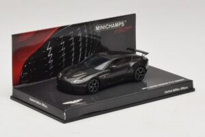 Aston Martin V12 Zagato Scintilla Silver Minichamps 1:43 437137221 Kov – obrázek 2 z 5