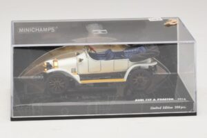 Audi Typ A Phaeton Bílý Modrý Minichamps 1:43 437019032 Kov – obrázek 4 z 5