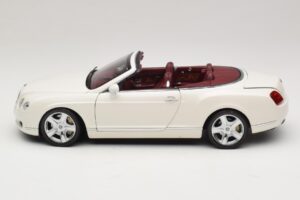 Bentley Continental GTC Bílý Náhradní Krabice Minichamps 1:18 100139032-R1 Kov – obrázek 4 z 8
