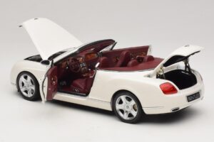 Bentley Continental GTC Bílý Náhradní Krabice Minichamps 1:18 100139032-R1 Kov – obrázek 5 z 8