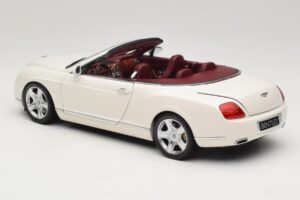 Bentley Continental GTC Bílý Náhradní Krabice Minichamps 1:18 100139032-R1 Kov – obrázek 7 z 8