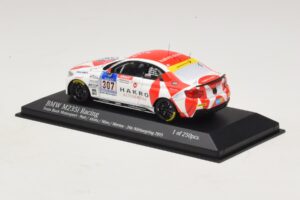BMW M235i Bong Motorsport #307 Nett / Akata 24 Hours of Nurburgring 2015 Minichamps 1:43 437152507 Kov – obrázek 3 z 4