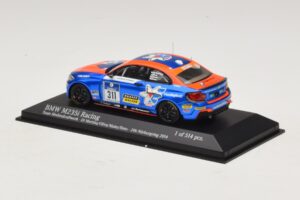 BMW M235i Team Medienkraftwerk #311 Di Martino / Olivo 24 Hours of Nurburgring 2014 Minichamps 1:43 437142411 Kov – obrázek 3 z 4