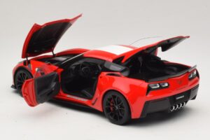 Chevrolet Corvette C7 Grand Sport Červená s Bílými Pruhy AUTOart 1:18 71274 Kompozit – obrázek 5 z 8