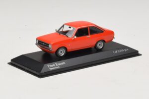 Ford Escort Mk2 Spanish Red Minichamps 1:43 400084100 Kov – obrázek 2 z 4