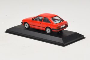 Ford Escort Mk3 3-dveřový Červený Minichamps 1:43 400085000 Kov – obrázek 3 z 4