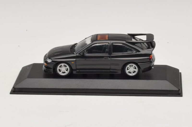 Ford Escort RS Cosworth Černá Metalíza Minichamps 1:43 430082106 Kov