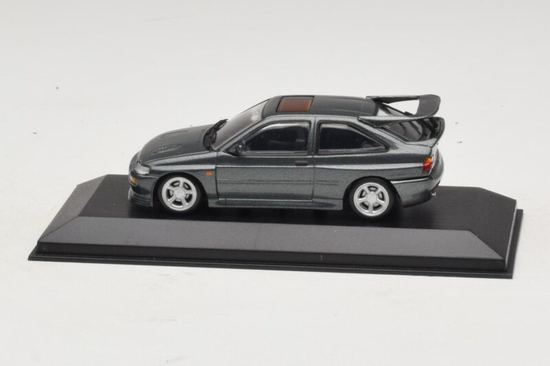 Ford Escort RS Cosworth Tmavě Zelená Metalíza Minichamps 1:43 Ford Escort RS Cosworth Tmavě Zelená Metalíza Minichamps 1:43 430086300 Kov