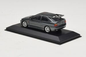 Ford Escort RS Cosworth Tmavě Zelená Metalíza Minichamps 1:43 430086300 Kov – obrázek 3 z 4