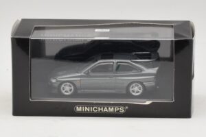 Ford Escort RS Cosworth Tmavě Zelená Metalíza Minichamps 1:43 430086300 Kov – obrázek 4 z 4