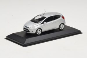 Ford Fiesta Mk7 Moondust Silver Metallic Minichamps 1:43 403088003 Kov – obrázek 2 z 4