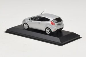 Ford Fiesta Mk7 Moondust Silver Metallic Minichamps 1:43 403088003 Kov – obrázek 3 z 4