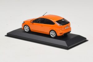 Ford Focus ST Mk2 Electric Orange Minichamps 1:43 400087302 Kov – obrázek 3 z 4