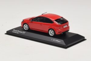 Ford Focus ST Mk2 Červený Minichamps 1:43 400087301 Kov – obrázek 3 z 4