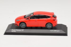 Ford Focus ST Mk3 Červený Minichamps 1:43 410081001 Kov