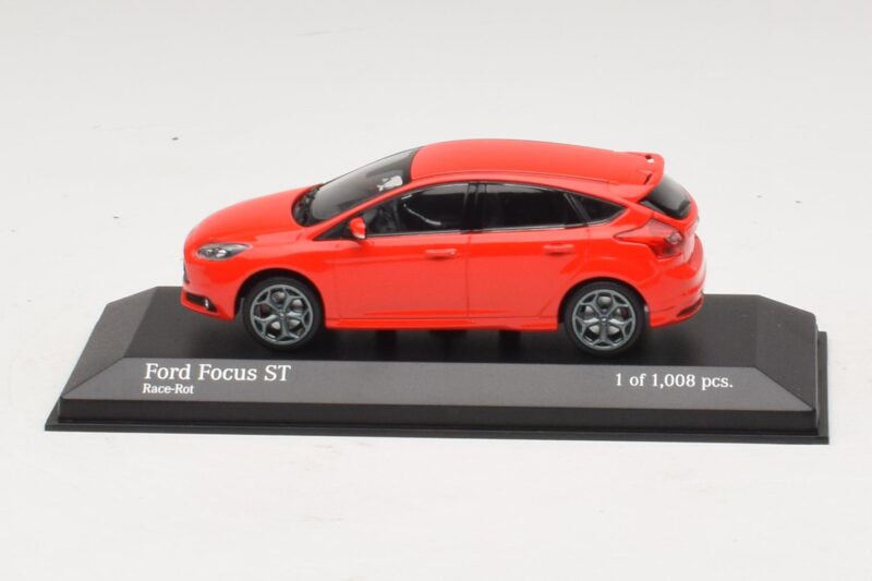 Ford Focus ST Mk3 Červený Minichamps 1:43 410081001 Kov
