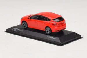 Ford Focus ST Mk3 Červený Minichamps 1:43 410081001 Kov – obrázek 3 z 4