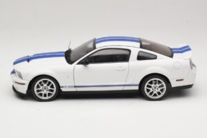 Ford Shelby Cobra GT500 Concept Bílá s Modrým Pruhem AUTOart 1:18 73052 Kov – obrázek 4 z 8