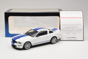 Ford Shelby Cobra GT500 Concept Bílá s Modrým Pruhem AUTOart 1:18 73052 Kov – obrázek 8 z 8
