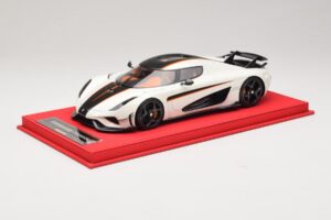 Koenigsegg Regera Bílý s Černým Karbonem FrontiArt 1:18 REMC043 Pryskyřice