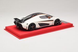 Koenigsegg Regera Bílý s Černým Karbonem FrontiArt 1:18 REMC043 Pryskyřice – obrázek 2 z 7