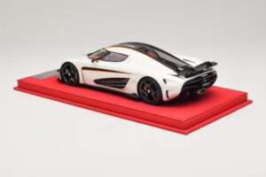 Koenigsegg Regera Bílý s Černým Karbonem FrontiArt 1:18 REMC043 Pryskyřice – obrázek 5 z 7