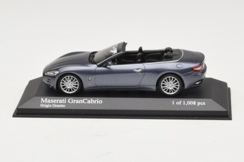 Maserati GranCabrio Šedá Metalíza Minichamps 1:43 Maserati GranCabrio Šedá Metalíza Minichamps 1:43 400123931 Kov