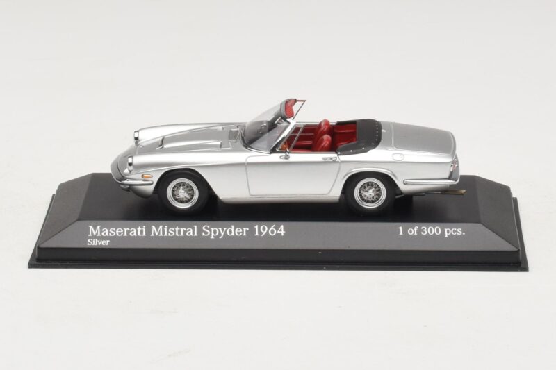 Maserati Mistral Spyder Stříbrný Minichamps 1:43 437123431 Kov
