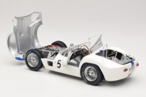 Maserati Tipo 61 #5 S. Moss / D. Gurney Camoradi ADAC 1000km Nurburgring Winner 1960 Minichamps 1:18 100601205 Kov – obrázek 5 z 8
