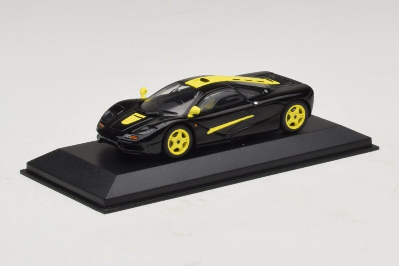 McLaren F1 Černá Se Žlutými Pruhy Minichamps 1:43 MCLAREN004 Kov