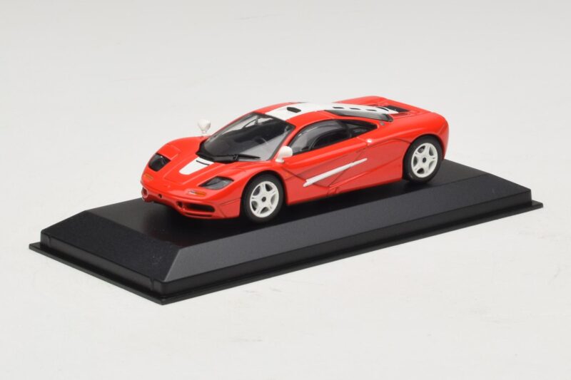McLaren F1 Červená S Bílými Pruhy Minichamps 1:43 MCLAREN005 Kov