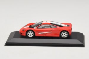 McLaren F1 Červená S Bílými Pruhy Minichamps 1:43 MCLAREN005 Kov – obrázek 3 z 4