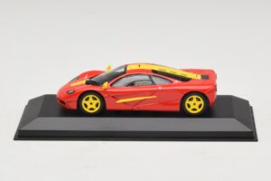 McLaren F1 Červená Se Žlutými Pruhy Minichamps 1:43 MCLAREN006 Kov – obrázek 3 z 4