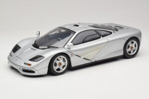 McLaren F1 Stříbrný Minichamps 1:12 530133123 Kov