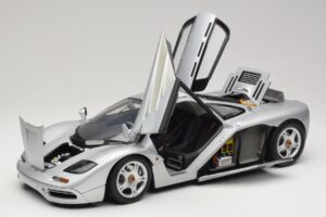 McLaren F1 Stříbrný Minichamps 1:12 530133123 Kov – obrázek 2 z 8