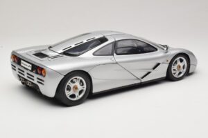 McLaren F1 Stříbrný Minichamps 1:12 530133123 Kov – obrázek 3 z 8