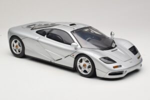McLaren F1 Stříbrný Minichamps 1:12 530133123 Kov – obrázek 6 z 8