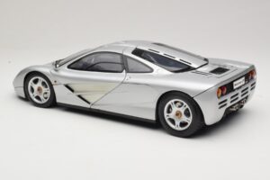 McLaren F1 Stříbrný Minichamps 1:12 530133123 Kov – obrázek 7 z 8