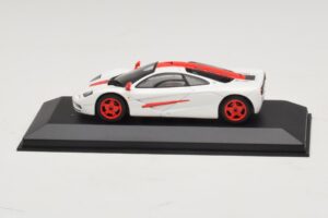 McLaren F1 Bílá S Červenými Pruhy Minichamps 1:43 MCLAREN003 Kov – obrázek 4 z 4