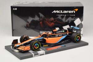 McLaren MCL36 #3 D. Ricciardo Bahrain GP 2022 Minichamps 1:18 537221803 Kov – obrázek 2 z 7