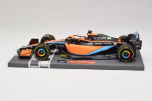 McLaren MCL36 #3 D. Ricciardo Bahrain GP 2022 Minichamps 1:18 537221803 Kov – obrázek 4 z 7