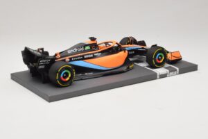 McLaren MCL36 #3 D. Ricciardo Bahrain GP 2022 Minichamps 1:18 537221803 Kov – obrázek 6 z 7