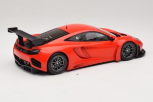 McLaren MP4-12C GT3 Červený 2013 Minichamps 1:18 151121392 Kov – obrázek 2 z 6