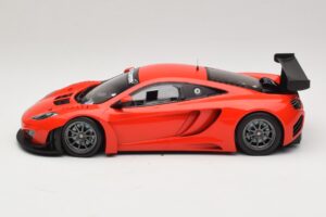 McLaren MP4-12C GT3 Červený 2013 Minichamps 1:18 151121392 Kov – obrázek 3 z 6
