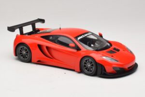 McLaren MP4-12C GT3 Červený 2013 Minichamps 1:18 151121392 Kov – obrázek 4 z 6